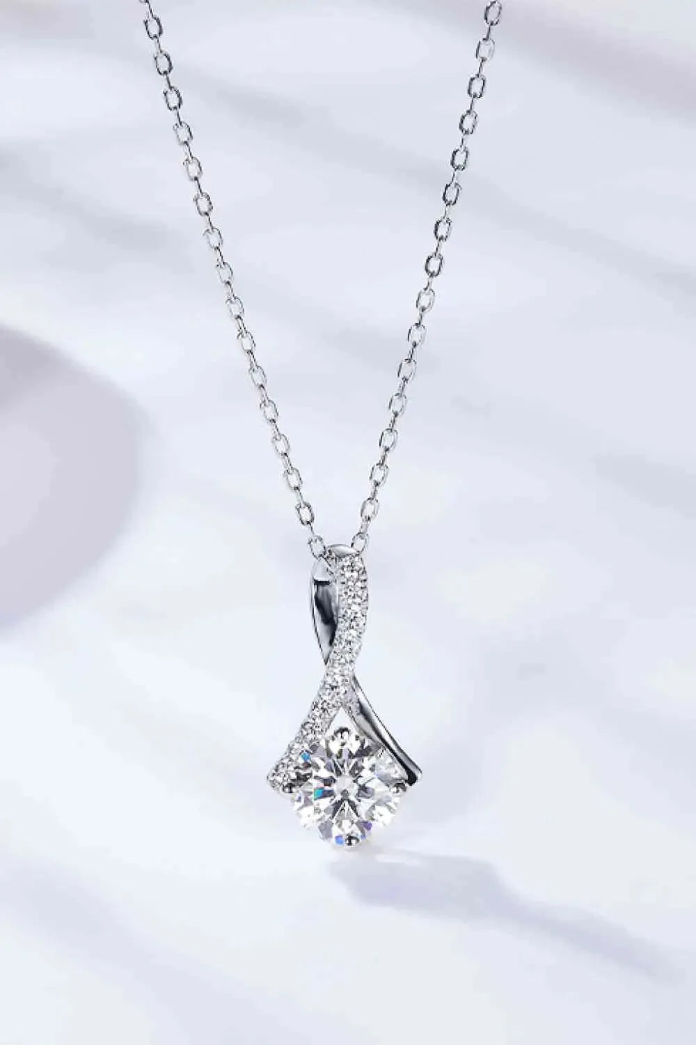 Special Occasion 1 Carat Moissanite Pendant Necklace Moissanite - Tophatter Daily Deals